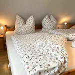 Haus Achtern Diek - *