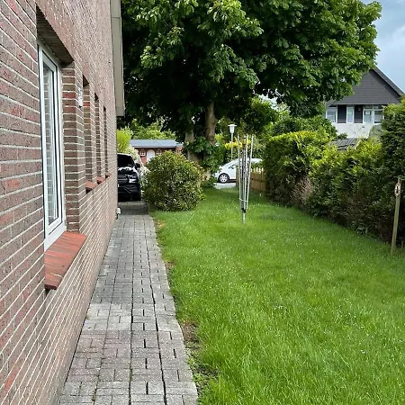 Haus Achtern Diek - *