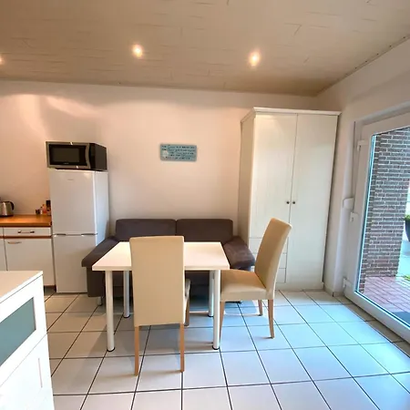 Haus Achtern Diek - *