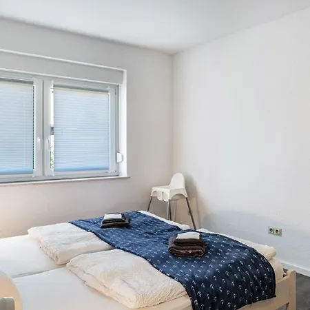 Haus Achtern Diek - *