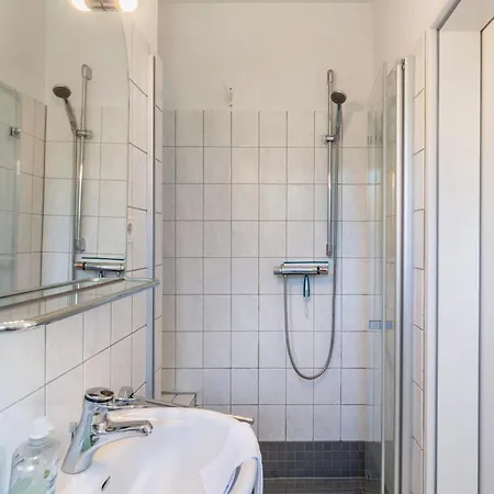Haus Achtern Diek - *
