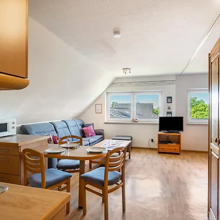 Haus Achtern Diek - *